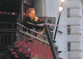 U2 vuelve al colegio