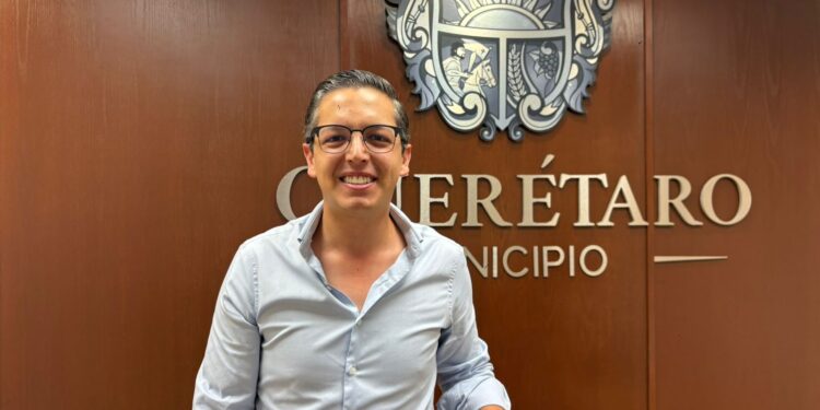 Acusan a regidor de Morena por no instalar comisión en Querétaro
