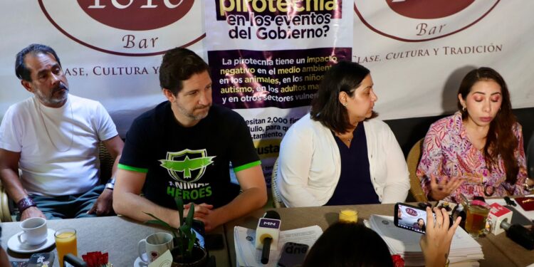 Entregan iniciativa para prohibir pirotecnia oficial en Querétaro