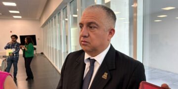 MC escupe al aire, con denuncia contra Morena, considera Sinuhé Piedragil