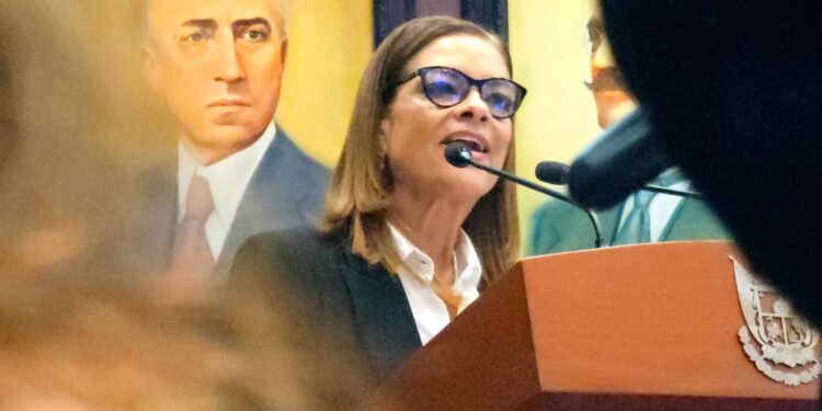 Sonia Carrillo informa que roban y grafitean señalamientos de cruces ferroviarios