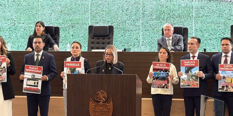 Confrontación en el Congreso de Querétaro durante la entrega del quinto informe de Kuri