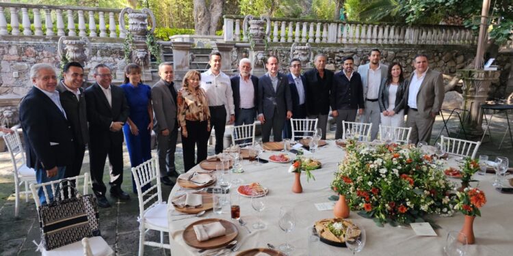 Tasadores de Querétaro celebran su día y destacan certeza inmobiliaria