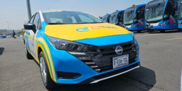 Entrega AMEQ nuevas unidades de Qrobús y Qrotaxi