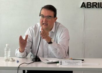 Diputados sólo asisten a las glosas cuando quieren “pegarle” a los secretarios: Guillermo Vega