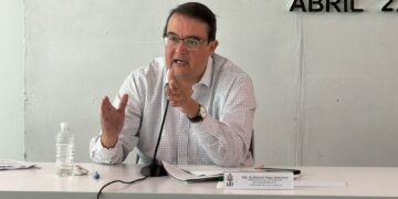 Diputados sólo asisten a las glosas cuando quieren “pegarle” a los secretarios: Guillermo Vega