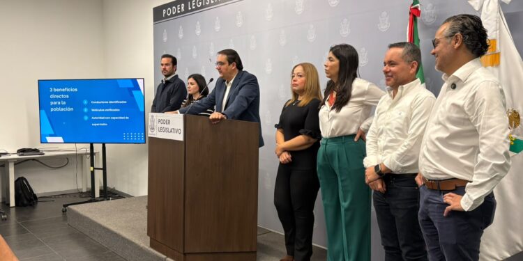 PAN presenta ley para regularizar taxis ejecutivos en Querétaro