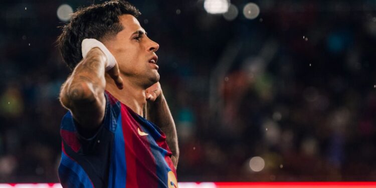 Barcelona golea 7-2 al Racing con 'hat trick' de Raphinha y doblete de Cancelo
