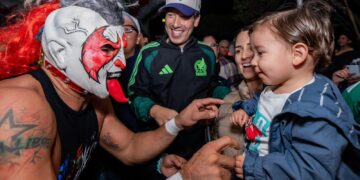 Rodrigo Monsalvo convive con familias durante jornada en La Pradera
