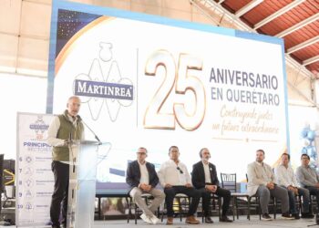 Celebra SEDESU 25 años de Martinrea, empresa del sector automotriz instalada en Querétaro