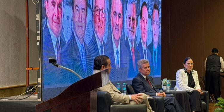 Enrique Burgos advierte que la atracción de inversión en Querétaro depende de la certidumbre jurídica