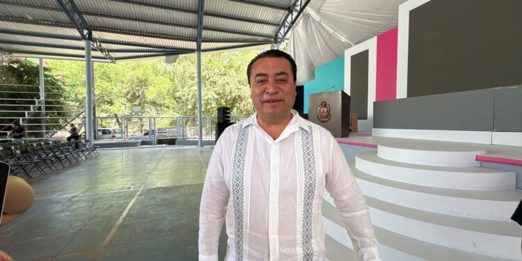 Jalpan de Serra sufre apagones semanales por falta de voltaje y postes obsoletos de CFE