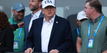 Trump llama al presidente de Nvidia y rechaza temores sobre la inteligencia artificial