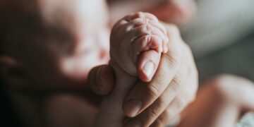 Una disputa por un bebé enfermo llega al Supremo de EE.UU. y aviva batalla sobre el aborto