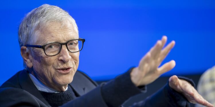 ‘Nunca ha existido un arma tan poderosa como la combinación de personas con malas intenciones que utilizan las últimas herramientas de IA’, dijo Bill Gates’