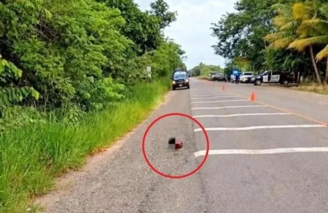 Tras cuatro horas del hallazgo, los cuerpos no habían sido levantados por las autoridades.