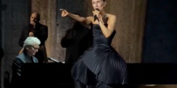 Céline Dion regresa triunfal y emocionada a los escenarios en París