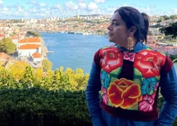 Atacan casa de diseñador que bordó vestido de Sheinbaum