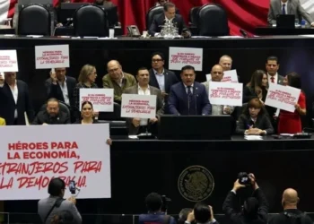 Avalan Diputados reforma contra doble nacionalidad
