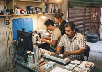 Licencias al vapor; el negocio detrás del volante