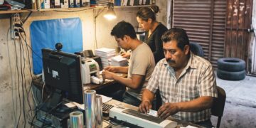 Licencias al vapor; el negocio detrás del volante