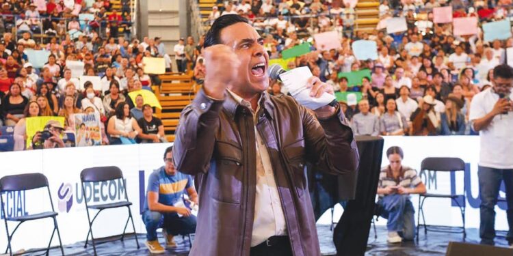 ¡Aquí está su gallo! arengó Luis Nava al declararse listo para encabezar el proyecto de unidad en defensa por Querétaro.