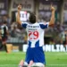 Santiago Giménez anota su primer gol con el Porto