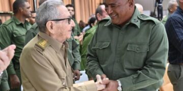 Raúl Castro participa en un acto público en Cuba tras los rumores sobre su estado de salud