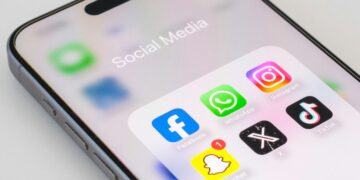 California prohíbe algoritmos y funciones adictivas en redes sociales para menores