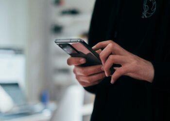 Ampliarán alertas de celulares en 2026 para advertir de huracanes, incendios y otros