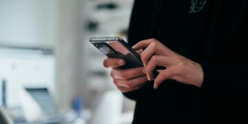 Ampliarán alertas de celulares en 2026 para advertir de huracanes, incendios y otros