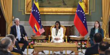 Trump acelera la firma de contratos tras histórico acuerdo petrolero con Venezuela