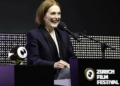 Julianne Moore recibe el Icono de Oro