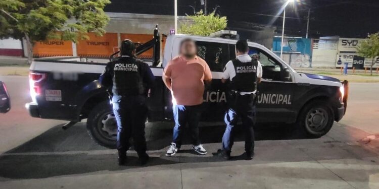El mismo sujeto que sustrajo la motocicleta, le había robado sus pertenencias personales, desde un perfume hasta su cartera y celular.