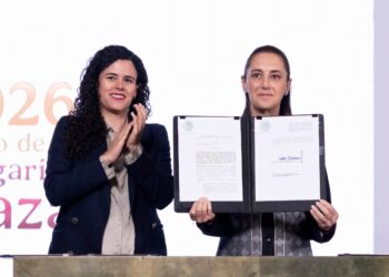 Firma Claudia decreto de nacionalidad única