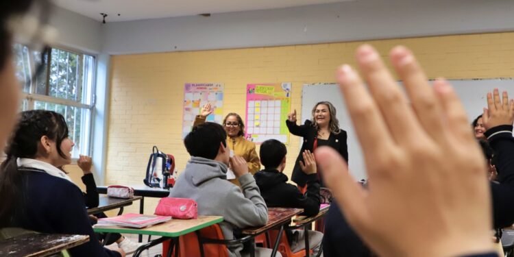 La recomendación fue emitida por el organismo autónomo en agosto de 2019, a partir del llamado Operativo Mochila Segura, implementado en escuelas de educación básica de la Ciudad de México.
Foto: Fernando Trejo