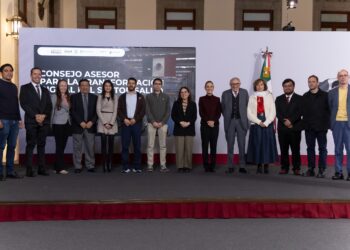 Presenta Sheinbaum al consejo asesor para la transformación digital del sector salud