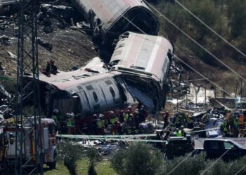Tragedia en España: Al menos 68 muertos por accidente ferroviario