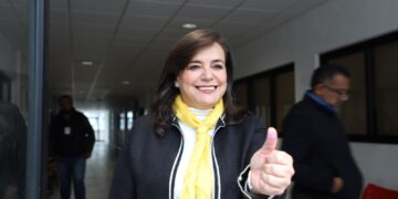 Silvia Amaya llama a votar
