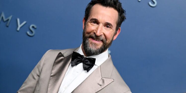 Por su trabajo obtuvo tres nominaciones a los Globos de Oro y cinco a los premios Emmy durante la emisión de la serie.