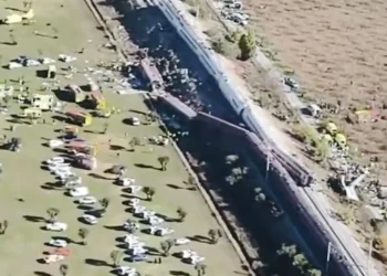 Chocan trenes en España; hay al menos 64 muertos