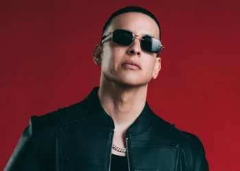 Daddy Yankee convierte el amor en el tema central de su nuevo álbum ‘La Postal’