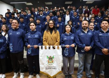 Abandera Iridia Salazar a delegación queretana rumbo a Juegos Nacionales Populares