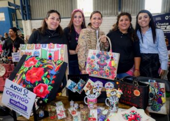 Asisten más de 800 personas a la Feria Regional para la Autonomía Económica de las Mujeres en San Juan del Río.