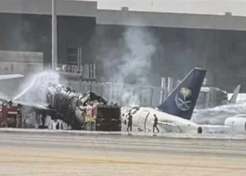 Deja ataque hutí decenas de heridos en aeropuerto de Riad