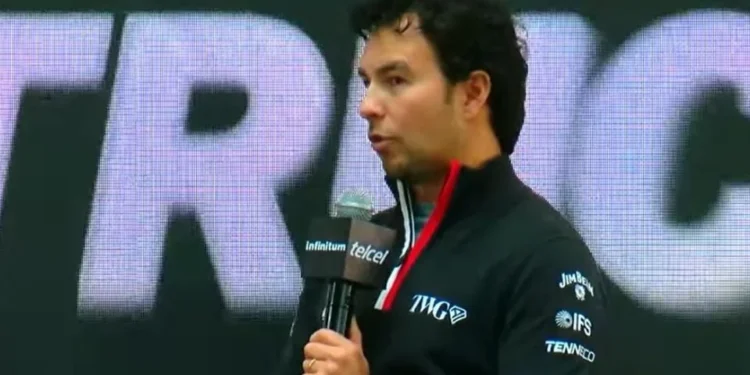Checo Pérez celebra 300 Grandes Premios en la F1 con casco especial en México