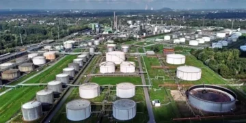 Cae crudo más de 2% y Brent baja de los 100 dólares