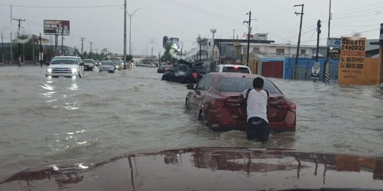 La Junta de Aguas y Drenaje de Matamoros estimó que, entre el sábado y la madrugada de este domingo, se tiene un acumulado de 215.9 milímetros de precipitación en toda la ciudad.