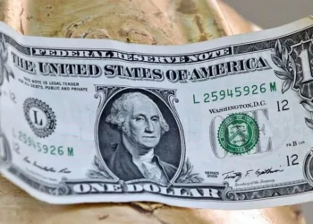 Liga dólar segundo retroceso; baja a $18.06