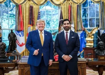 Regala Embajador mexicano a Trump un ‘toro de titanio’